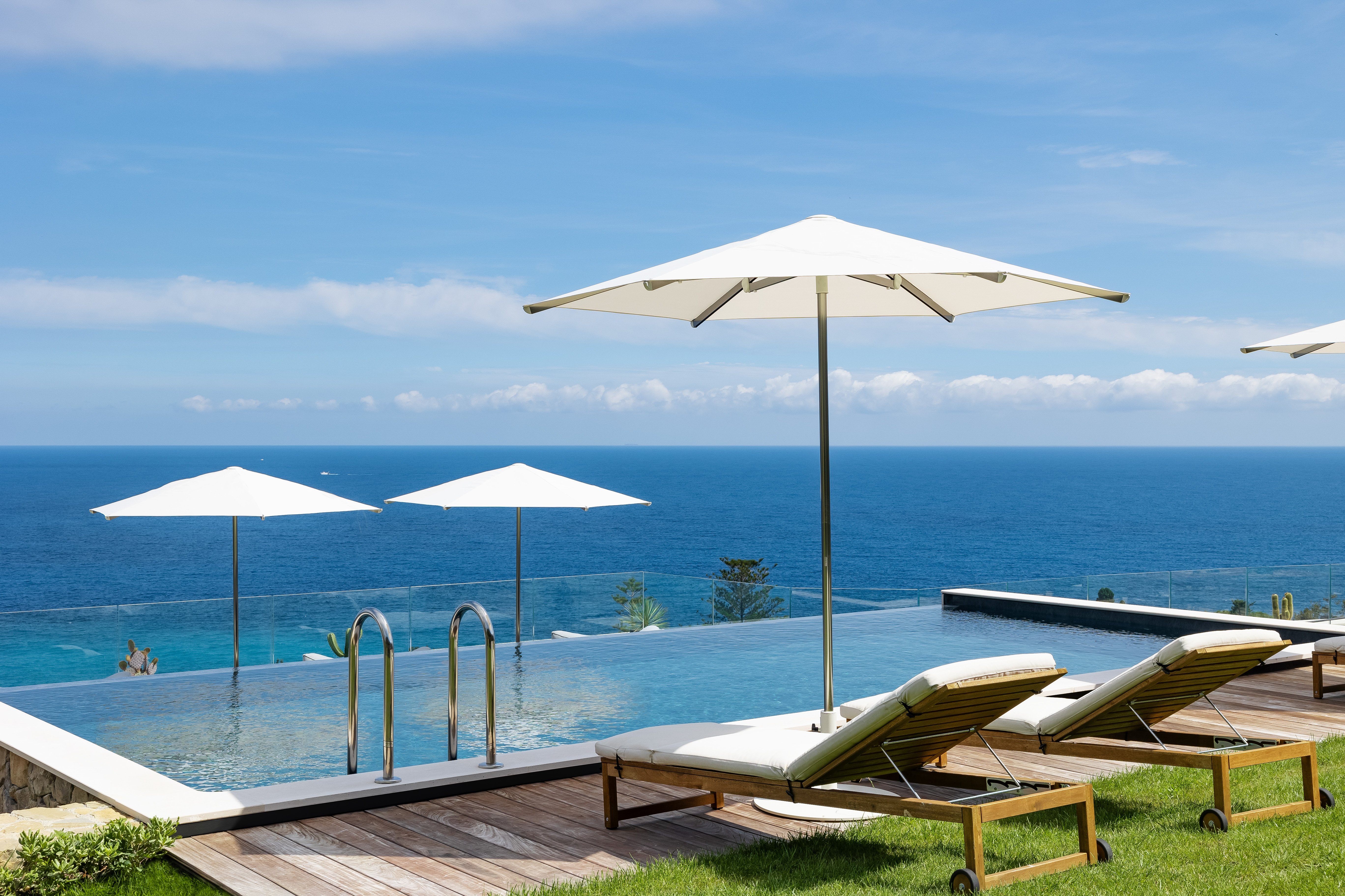 Piscina villa contemporanea a Bordighera