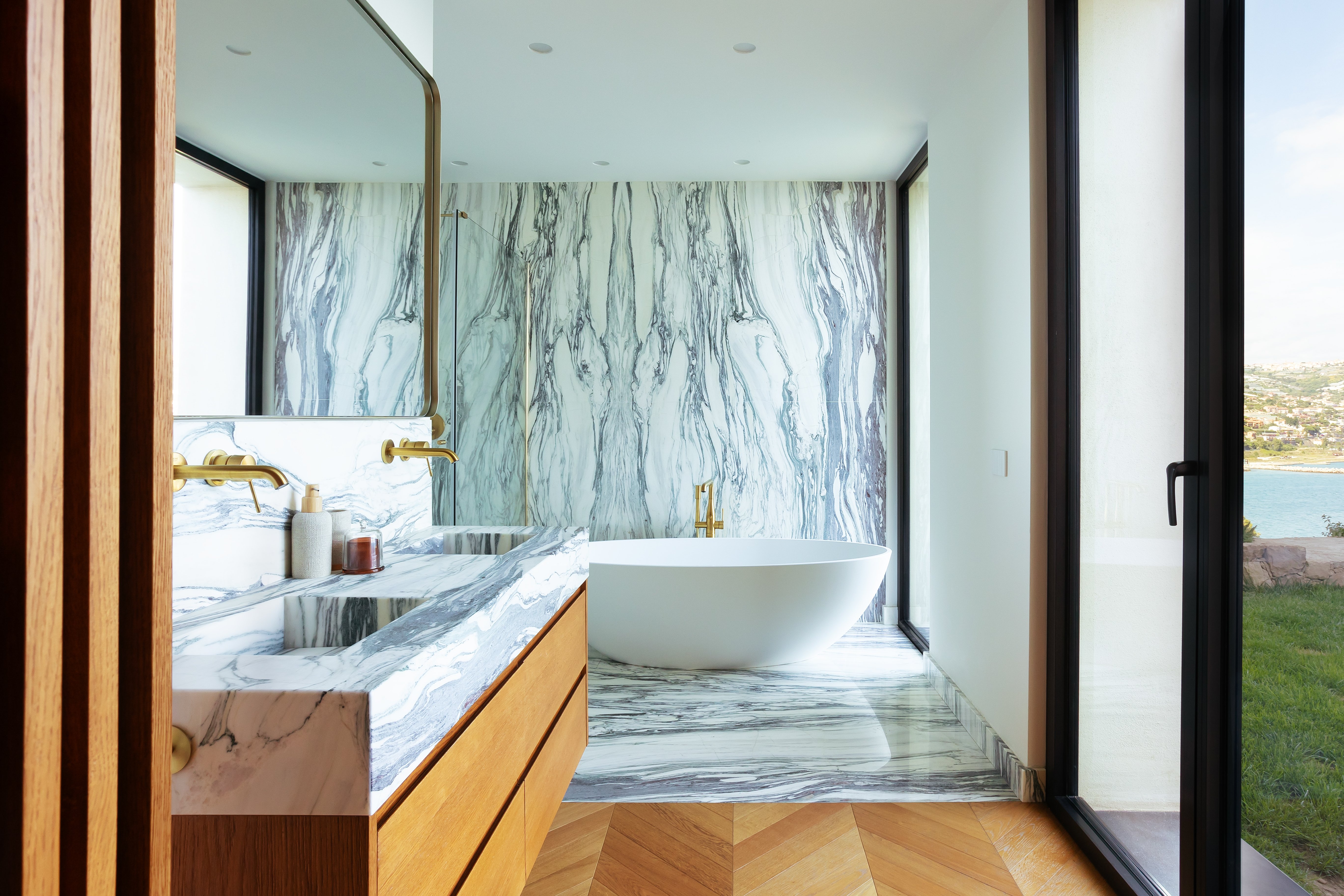 Bagno padronale villa contemporanea Bordighera.