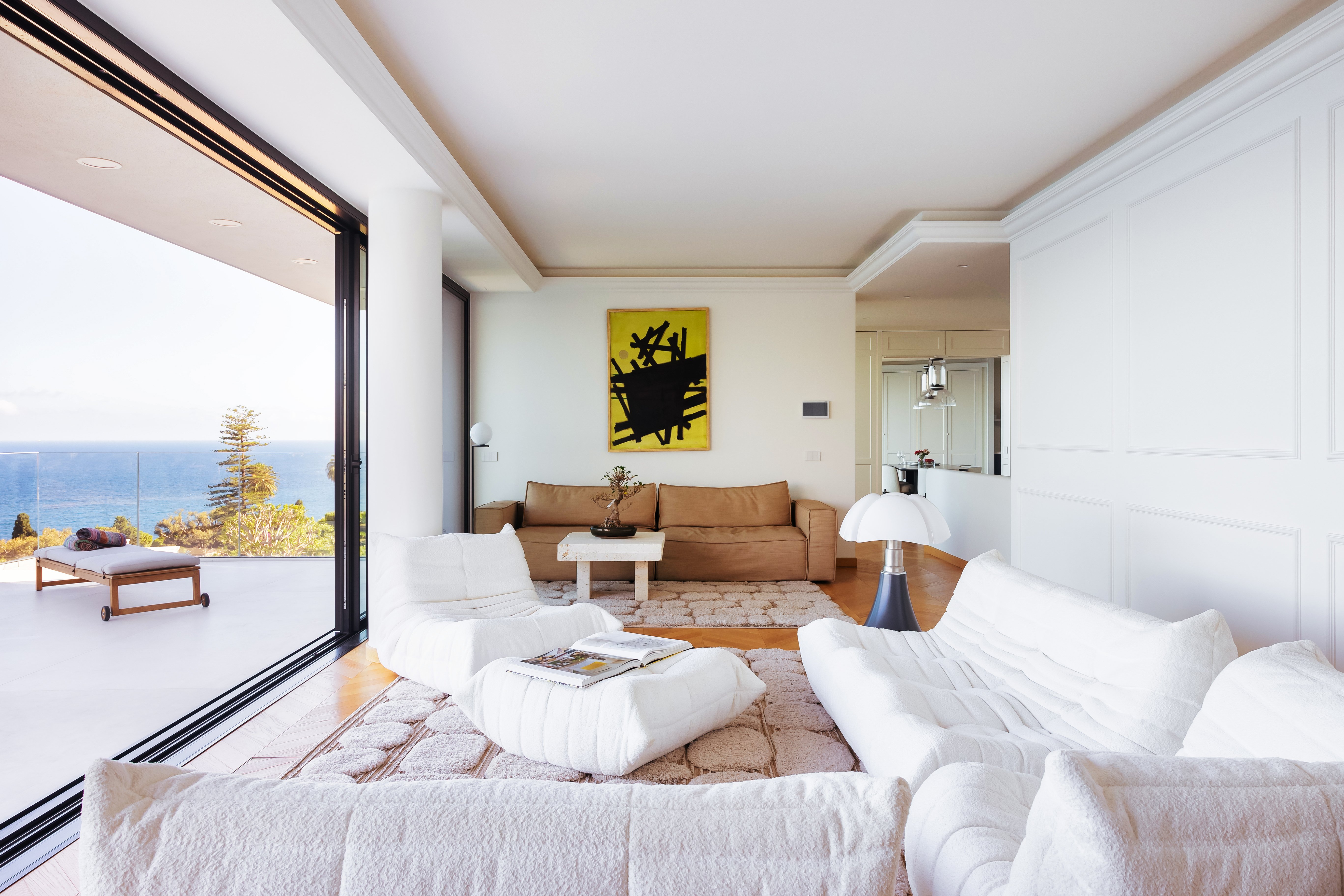 Soggiorno villa contemporanea Bordighera.